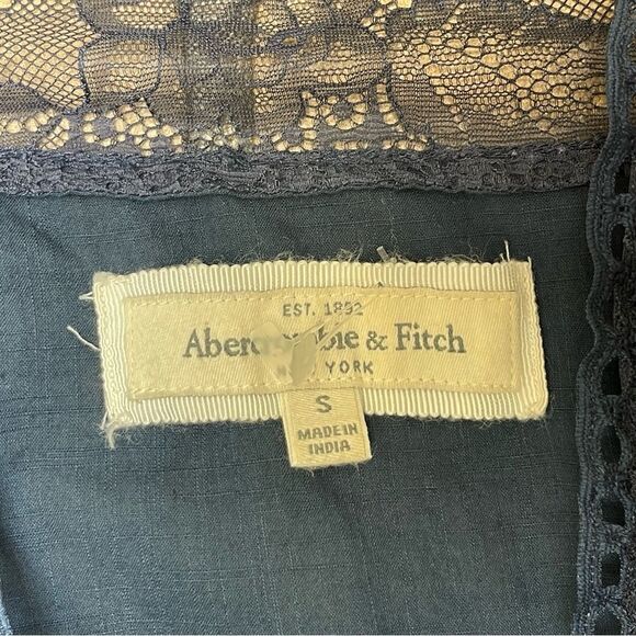Abercrombie & Fitch Navy Blue Lace Button Up Blouse Size S Romantic Feminine EUC - Picture 5 of 8